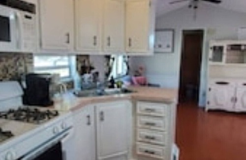 Sherkston Casa | Beautiful Lake Erie Hangout - Sleeps 8