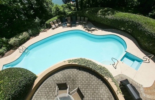 Gainesville Casa | Beautiful Lake Escape! Heated Private Pool and Fun on the Lake! Book Now!