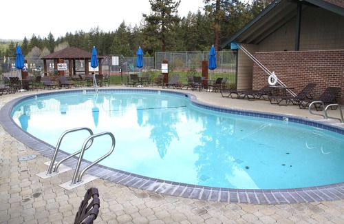 Lake Forest Casa | Hermosa Lake Forest Condo, 2Bd / 2Ba, piscina, jacuzzi, Cerca del lago y la ciudad.