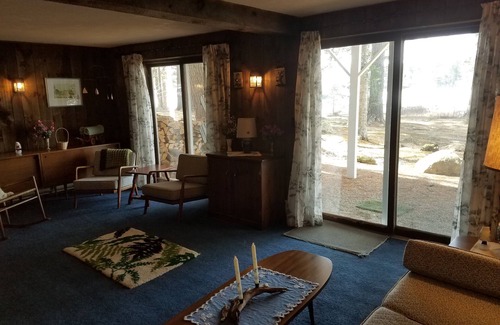 Wolfeboro Cabaña | Beautiful Lake Front Cottage on Winter Harbor