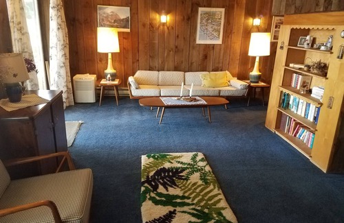 Wolfeboro Cabaña | Beautiful Lake Front Cottage on Winter Harbor