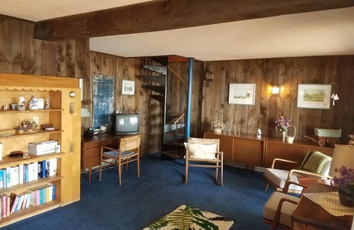 Wolfeboro Cabaña | Beautiful Lake Front Cottage on Winter Harbor