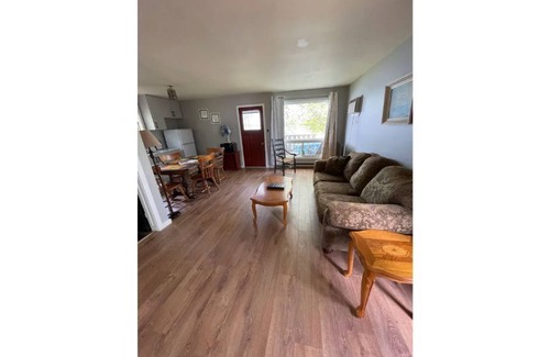Frontenac Cabaña | Beautiful Lake Front Cottage