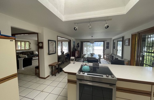 Bayview Casa | Beautiful Lake Front Property