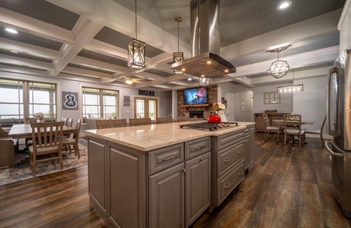 Dandridge Casa | Beautiful Lake Front Estate w/ Dock Sleeps 20+