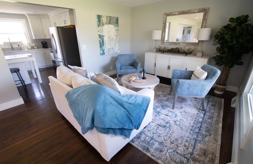 Hendersonville Casa | Beautiful Lake House, Pool and HOT tub, mins to Downtown Nashville, 30+day only
