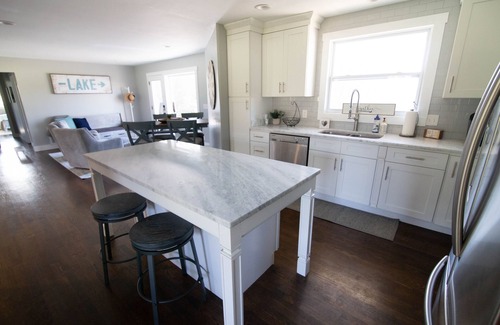 Hendersonville Casa | Beautiful Lake House, Pool and HOT tub, mins to Downtown Nashville, 30+day only