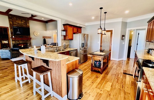 Wedowee Casa | Beautiful Lake Home, Amazing Views, Full Kitchen/Bar on Lake Shore, Private Cove
