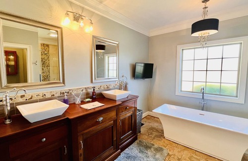 Wedowee Casa | Beautiful Lake Home, Amazing Views, Full Kitchen/Bar on Lake Shore, Private Cove