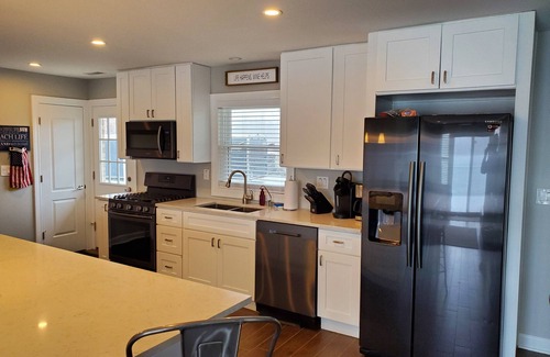 Decatur Casa | Beautiful Lake House with 150' sandy beach on 85 acre all sports lake