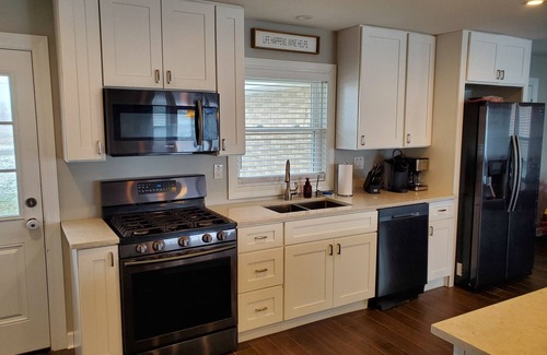 Decatur Casa | Beautiful Lake House with 150' sandy beach on 85 acre all sports lake