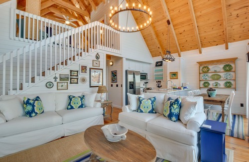 Seneca Cabina | Beautiful Lake Keowee Home w/ Boat Dock & Fire Pit