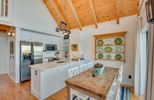 Seneca Cabina | Beautiful Lake Keowee Home w/ Boat Dock & Fire Pit