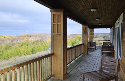 Northport Casa | Beautiful Lake Michigan sunset view home between Leland & Northport, dogs ok!