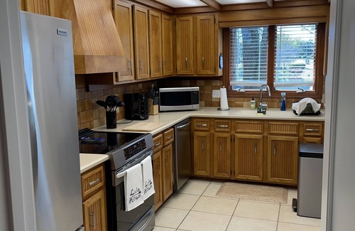 Columbia Cabaña | Beautiful Lake Murray home with big water views