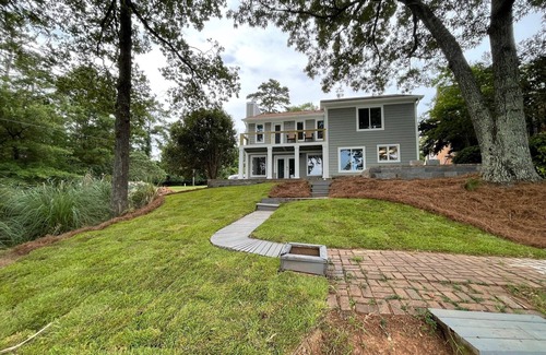 Columbia Cabaña | Beautiful Lake Murray home with big water views