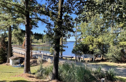 Columbia Cabaña | Beautiful Lake Murray home with big water views