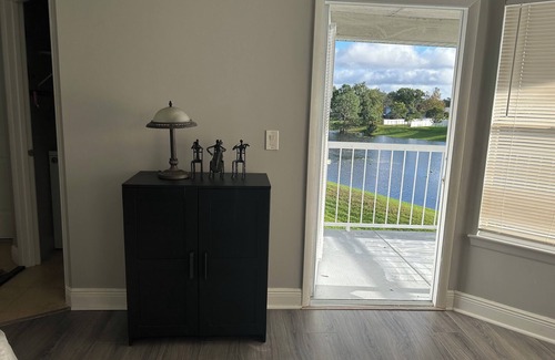 Lake Mary Condominio | Beautiful lake view of entire condominium