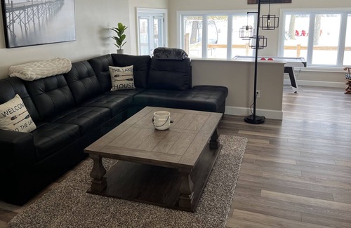 Bobcaygeon Cabaña | Beautiful Lakefront Home!