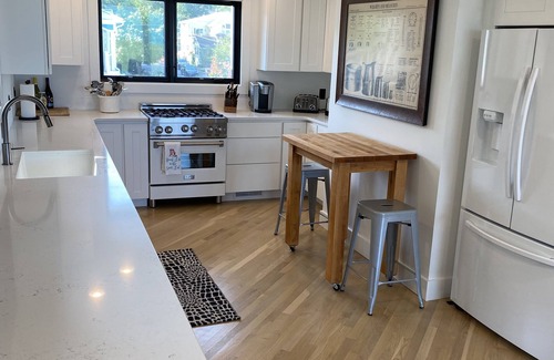 Michigan City Casa | Beautiful Lakefront Home