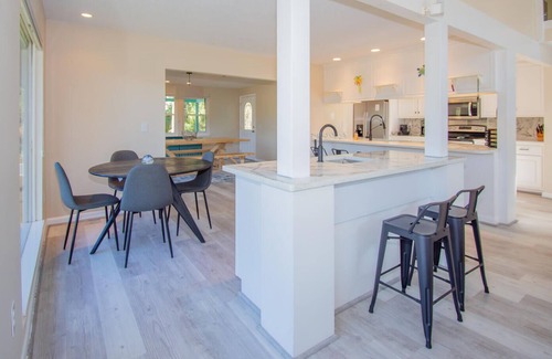 Blue Heron Lake Casa | Beautiful lakefront home on Fripp Island, overlooking Blue Heron Lake