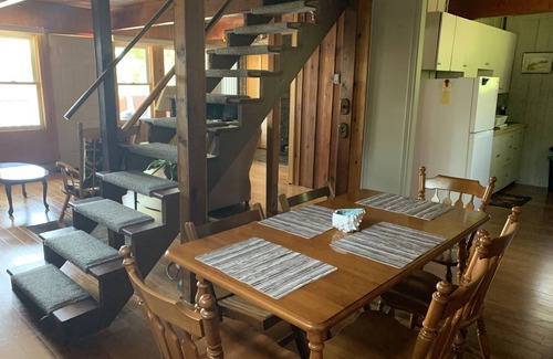 Chisholm Cabaña | Beautiful Lakefront Cottage (fishing, boating, hiking, relaxing)