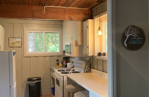 Chisholm Cabaña | Beautiful Lakefront Cottage (fishing, boating, hiking, relaxing)