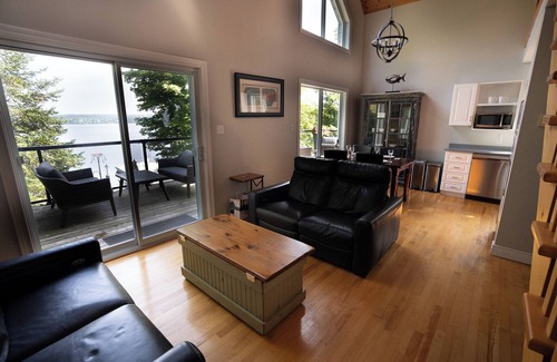 Huntsville Cabaña | Beautiful Lakefront Cottage, Fairy Lake, Muskoka, ON