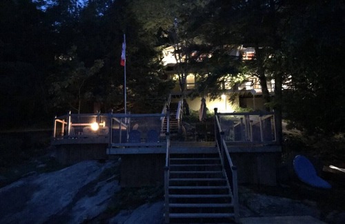 Utterson Cabaña | Beautiful Lakefront Cottage on Mary Lake Huntsville, ON
