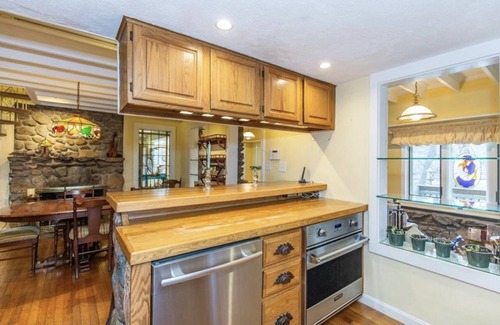 Greenville Cabaña | Beautiful Lakefront Cottage w/ Sunset Views