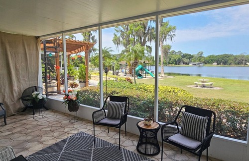 Odessa Casa | BEAUTIFUL LAKEFRONT GUEST HOME.