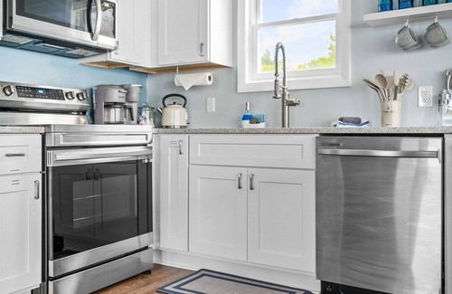 Cadillac Casa | Beautiful Lakefront Home on Sunset Point