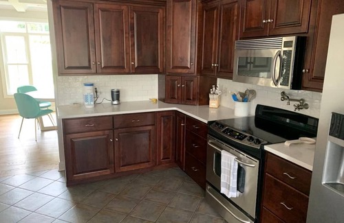 Hartwell Casa | Beautiful lakefront home on over an acre with lots of room, views, and amenities