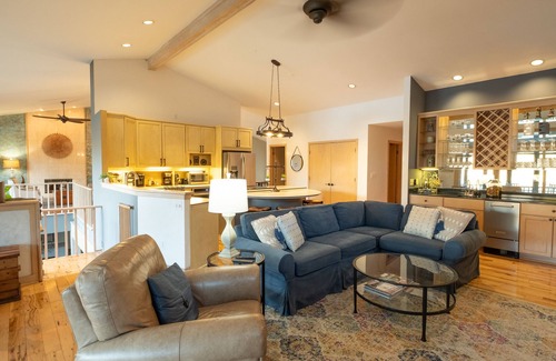 Waleska Casa | Beautiful Lakefront Home on Lake Arrowhead/2 full kitchens, 2 primary bedrooms