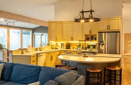 Waleska Casa | Beautiful Lakefront Home on Lake Arrowhead/2 full kitchens, 2 primary bedrooms