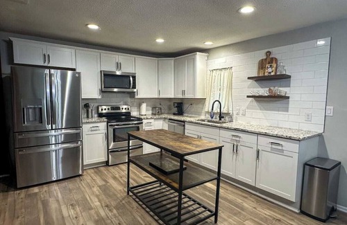 Tool Casa | Beautiful lakefront home in Tool!