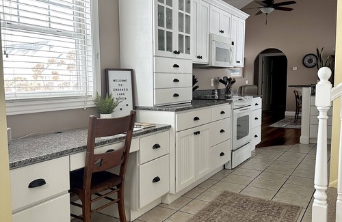 Conway Casa | Beautiful Lakefront Home- Crooked Lk-Petoskey/Harbor Springs/Nubs- boat/bike/ski