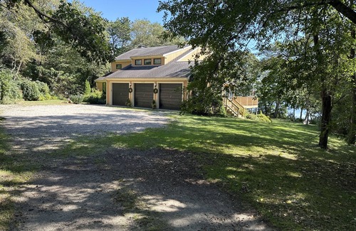 Cotuit Casa | Hermosa casa frente al lago con vistas excepcionales!