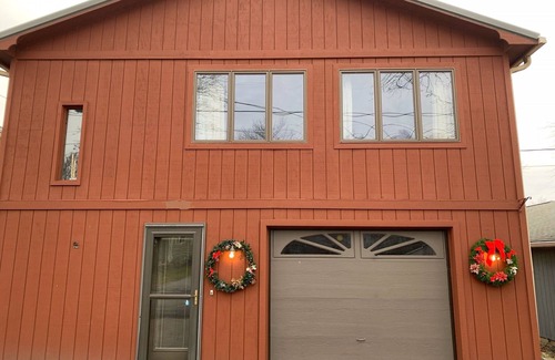 Lakeview Casa | Beautiful Lakefront 3-bedroom 3 full bath home + large play yard; Sleeps 8!