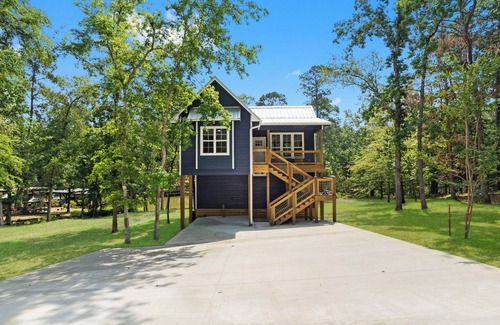 Pointblank Casa | Beautiful Lakefront Retreat on 1 Acre/Monthly Discount!