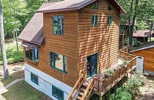 Rhinelander Casa | Beautiful Lakefront House With Three Bedrooms, Two Baths, Pier / Hoist