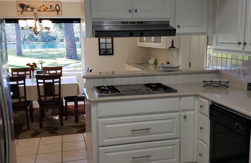 FM 1960 Casa | Beautiful Lakehouse w/ Private Pool - 4 Large Bedrooms