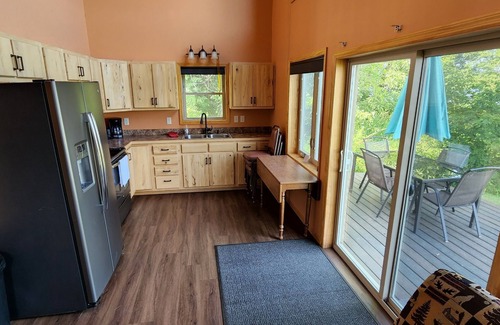 Hill City Cabina | Beautiful Lakeside Grand Cabin