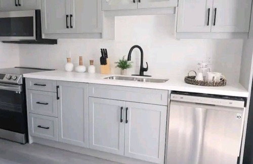 Barrie Casa | Beautiful Lakeside Heritage Home in Barrie Bright and Spacious Stay