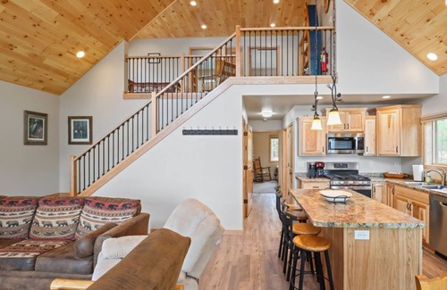 Woodruff Casa | Beautiful Lakeside Home