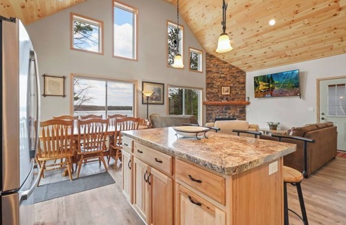 Woodruff Casa | Beautiful Lakeside Home
