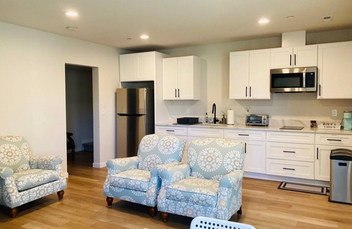 Federal Way Casa | Beautiful lakeside retreat,close to SeaTac Airport,pet friendly,EV charging,WiFi