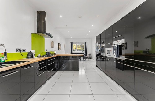Cheltenham Casa | Beautiful Large 4 Bed House - Sleeps 12