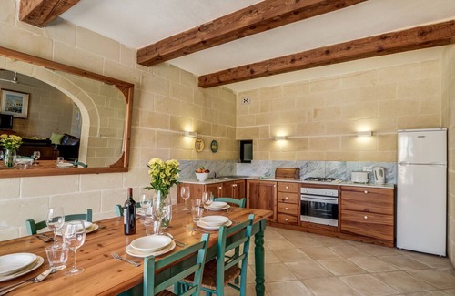 Ta' Għammar Casa | Beautiful large Poolvilla with A/C for max 8 pers, surrounded by large terrace