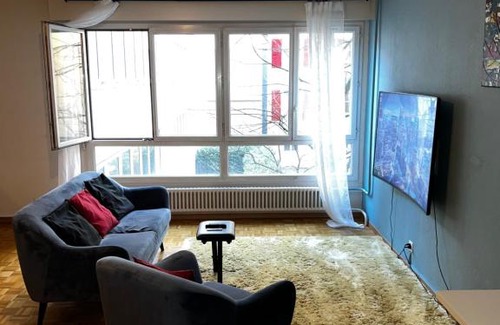 Malombre Apartamento | Beautiful Large Studio in center of Geneva Free Wifi